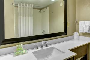 Queen Room with Two Queen Beds - Non-Smoking room in Country Inn & Suites by Radisson Asheville Downtown Tunnel Road NC