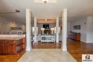 4BD WALK-IN Villa - Large Deck - Golf Course - Pool - FREE ATTRACTION TICKETS INCLUDED - V120 - Walnut Shade