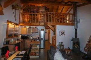 Maisons de vacances SUPERBE DEMI CHALET LUXUEUX 120M² 8 Personnes a SALLANCHES. : photos des chambres