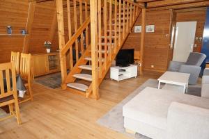 Zeltdachhaus sehr strandnah fuer b