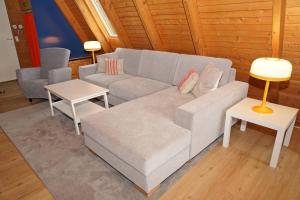 Zeltdachhaus sehr strandnah fuer b