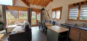 Maisons de vacances SUPERBE DEMI CHALET LUXUEUX 120M² 8 Personnes a SALLANCHES. : photos des chambres