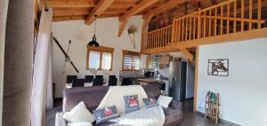 Maisons de vacances SUPERBE DEMI CHALET LUXUEUX 120M² 8 Personnes a SALLANCHES. : photos des chambres