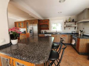 5 Bedroom Villa with HEATED Pool with breath-taking Sea Views, Walking distances to Shops Restaurants Beach