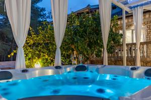 Villa Roko - Luxury Villa 60m from beach!