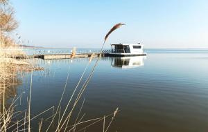 obrázek - Beautiful Ship In Neuruppin With Lake View