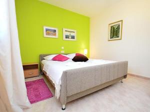 VILLA BIJOUX, Private pool, 500m to the sea and two apartments for two families