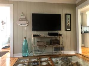 The Seaport House - Near Newport