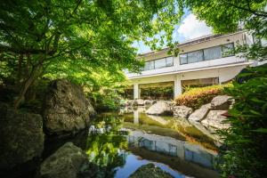 Hotel Hoho "A hotel overlooking the Echigo Plain and the Yahiko mountain range" formerly Hotel Oohashi Yakata-no-Yu