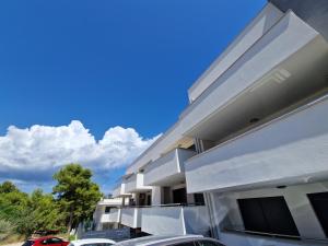 Alena Home - Prestige and new apartment near Kamenjak, two separate bedrooms and private garage