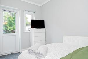 Shirley House 4, Guest House, Fully Equipped Kitchen with Fridge, Washer, Dryer, Self Catering, Self Check in, Great for Contractors, 5 min to BAT, 20 min to Fawley Refinery, close to Southampton Central, Ideal for Longer Stays