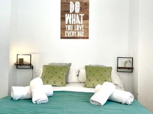 GATU Villa Cielo y Mar junto la playa, terraza , wifi y vista al mar ," Preferente mayores de 25 años y familias "