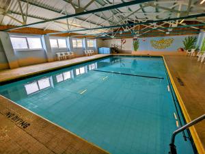 35 Gower Holiday Village with Seasonal Pool