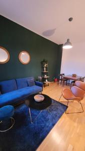 Design Altbauwohnung mit Balkon und Parkplatz