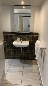 CALDESMO - Upmarket Apartment