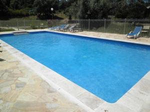 Maisons de vacances Maison au calme avec piscine et climatisation : photos des chambres