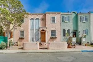 Dreamy Catalina Island Home, Walk to Beach and Ferry - Авалон