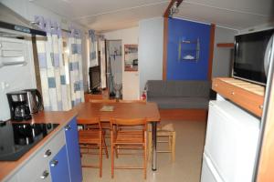 Maisons de vacances Mobil Home + dependance dans jolie parc prive : photos des chambres