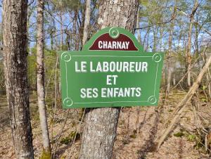 Maisons de vacances Charnay Mery , une exceptionnelle maison de vacances au calme cote foret avec piscine : photos des chambres