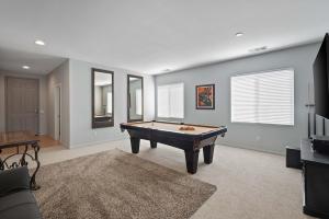 Walking distance to Coachella and Stagecoach with 4 bedrooms