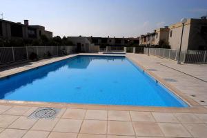 A 8 mn A PIED DES PLAGES APPARTEMENT AVEC PISCINE ET TENNIS