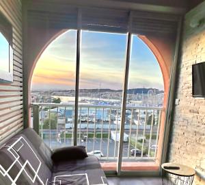 Belle vue, T2 Mezzanine vue port, 50 m de la plage de la conque