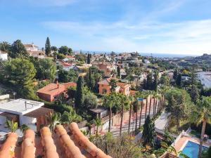 Dream villa with heated swimming pool, jacuzzi, waterfall, heating is extra