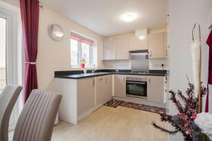 Hemsworth Homestay with Double Bedroom and Private Bathroom