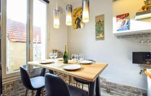 Maisons de vacances 2 Bedroom Amazing Home In Dieppe : photos des chambres