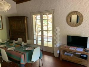 Belle maison familiale indépendante avec jardin.