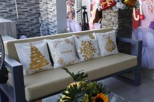 Rowenas River Resort