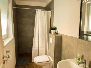 WORKATION Luxury Nature House , 10 min VW , Relax from Work mit Terrasse, Balkon und Parkplatz