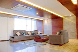 Departamentoo nuevo amoblado cerca a UAGRM, con excelente vista