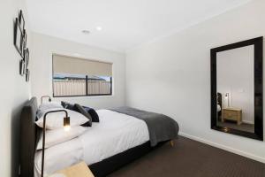 Winter Valley Retreat - Palatial Pad in the Valley!