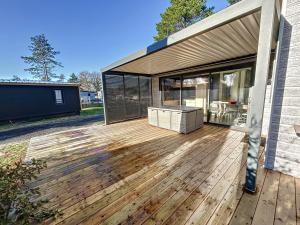 Chalet cosy avec terrasse, 6 couchages, piscine chauffée, proche plage et commerces - FR-1-361-477