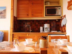 Studio cabine lumineux pour 4 aux Saisies, balcon plein sud - FR-1-594-309