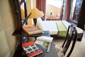 Lucky Central Hotel & Travel