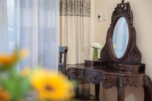 Lucky Central Hotel & Travel