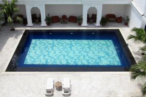 Ritz Plaza