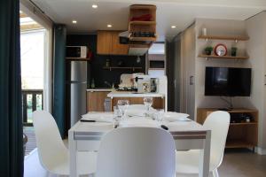 Maisons de vacances Mobile home 62623 TyBreizh Holidays at the Reserve 4 star without Fun Pass : photos des chambres