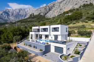 Luxury Villa Sagnia, 4 en-suite bedrooms, sea views