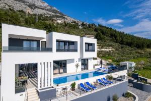 Luxury Villa Sagnia, 4 en-suite bedrooms, sea views