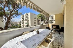 Bright and quiet apartment near the sea