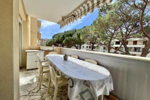 Bright and quiet apartment near the sea