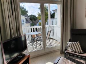 strandnahe FeWo mit Schwimmbad im Haus, Liebeskind 80, Binz