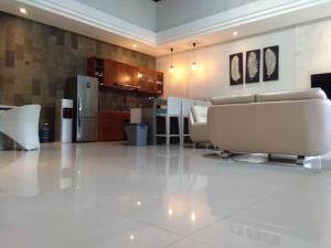 Gathering with 5 bedroom center house villa