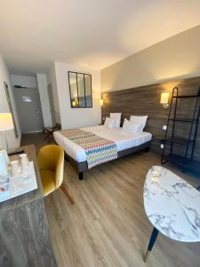 Hotels Hotel du Tregor : photos des chambres