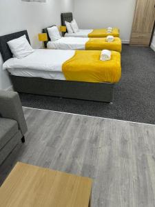 Huge studio close to city centre with free secure parking