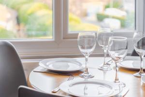 PRIME SPOT FOR ASCOT & WINDSOR - 2 BEDROOMS - By Tempstay