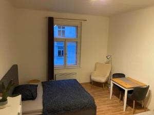 Sunlit apartment close to city center